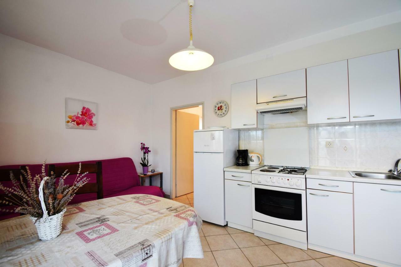 Apartmani 4 Palme Starigrad Paklenica Exterior foto